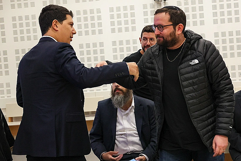 יונתן אוריך עם עו"ד עמית חדד בבית המשפט