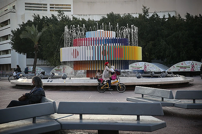 המזרקה בכיכר דיזנגוף הישנה בתל אביב, שעוצבה ע"י יעקב אגם