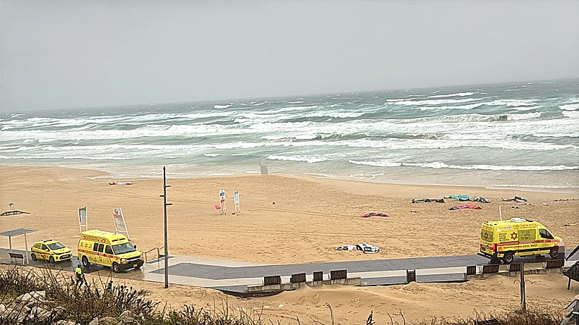 אמבולנסים בחוף הים בראשל"צ
