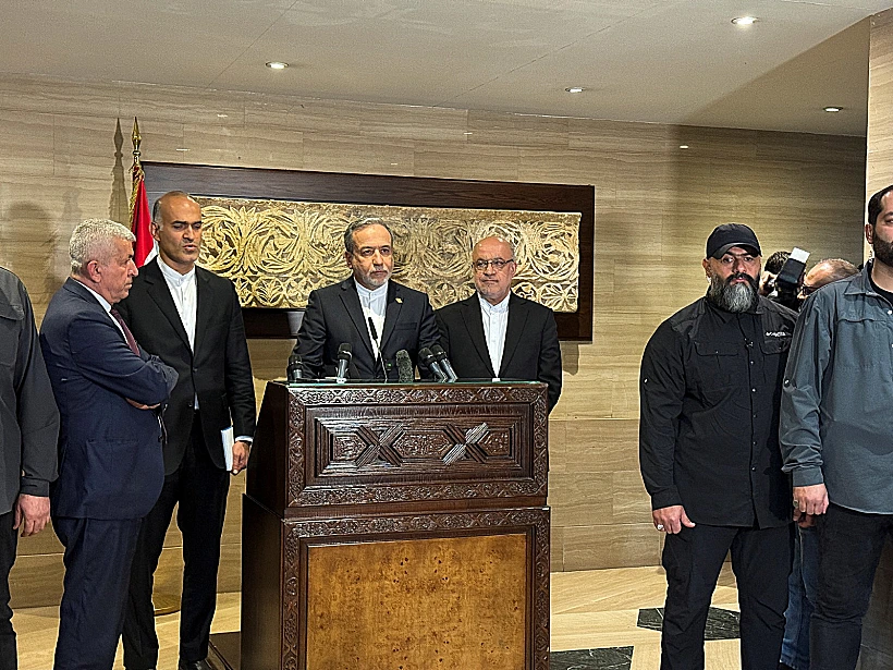 שר החוץ האיראני עבאס עראקצ'י במסיבת עיתונאים בביירות