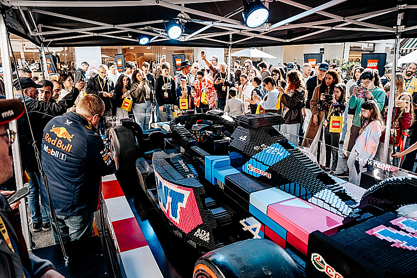 דגם הלגו הגדול ביותר של מכונית מרוץ מודרנית שנבנה אי פעם