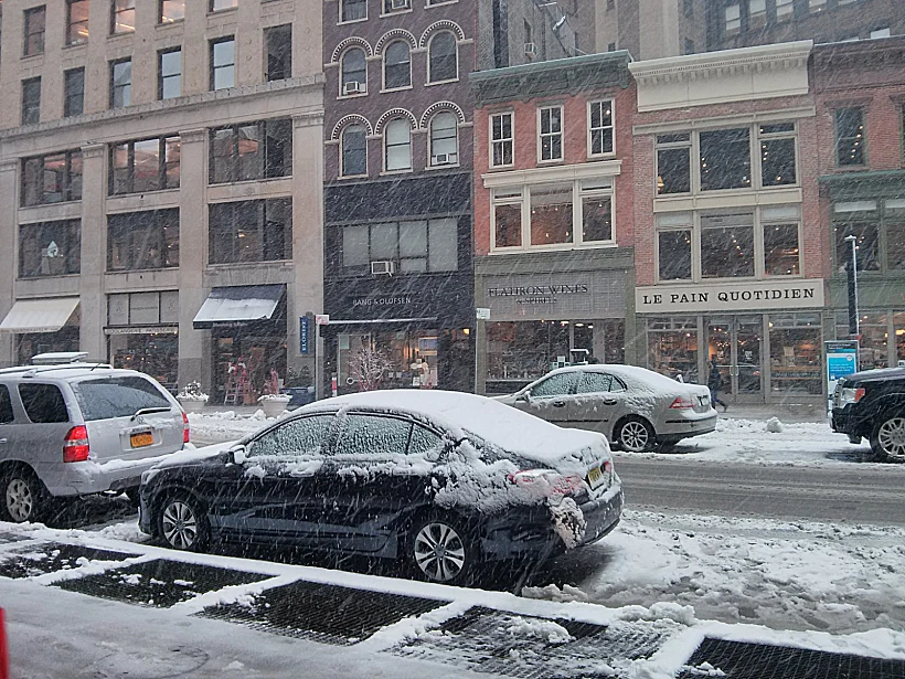 שלג ברחוב בניו יורק