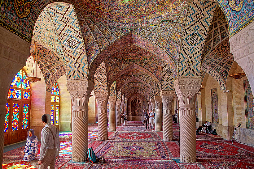 המסגד הוורוד (מסגד נאסר אל־מולכ) בשיראז מבפנים איראן