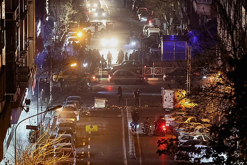 עימותים בין מפגינים לכוחות הביטחון בהפגנות בטהרן