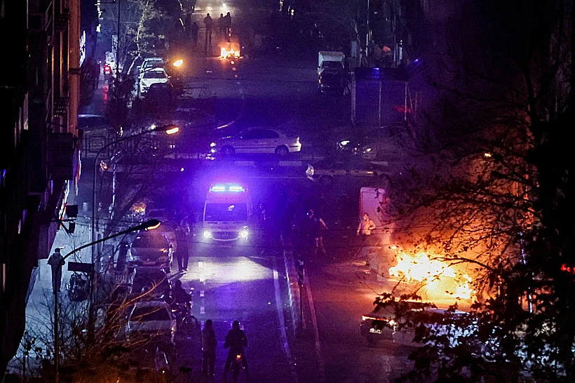 עימותים בין מפגינים לכוחות הביטחון בהפגנות בטהרן