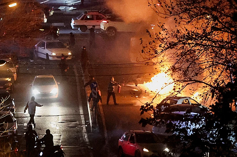 עימותים בין מפגינים לכוחות הביטחון בהפגנות בטהרן