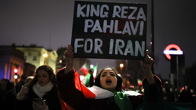 מפגינים בלונדון בתמיכה בעם האיראני