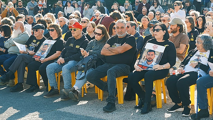 קבלת שבת בכיכר החטופים