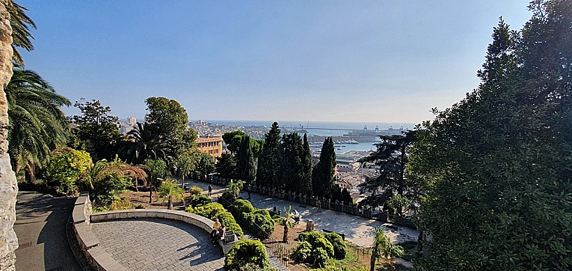 תצפית על נמל גנואה