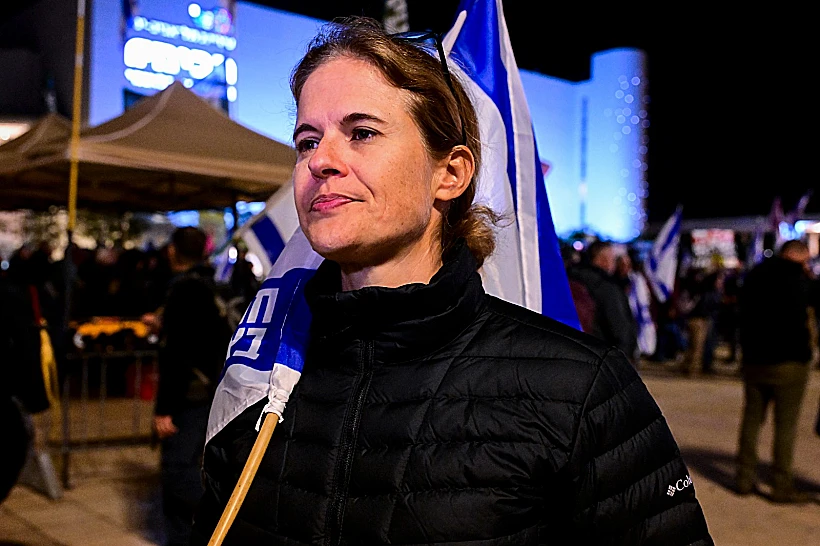 שקמה ברסלר בהפגנה בכיכר הבימה בת"א
