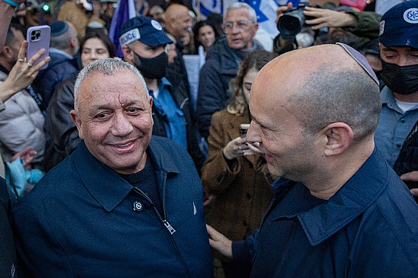 בנט ואיזנקוט בעצרת נגד חוק הפטור