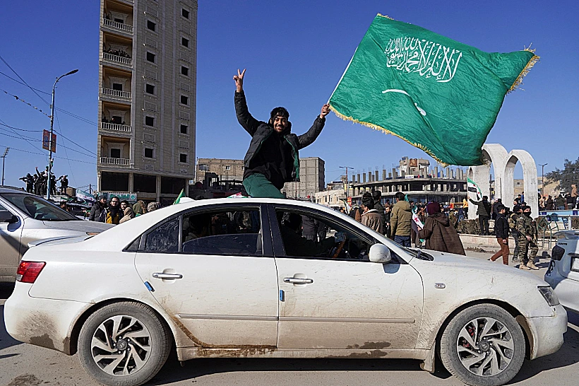 כוחות צבא סוריה נסוגים מהעיר א-רקה