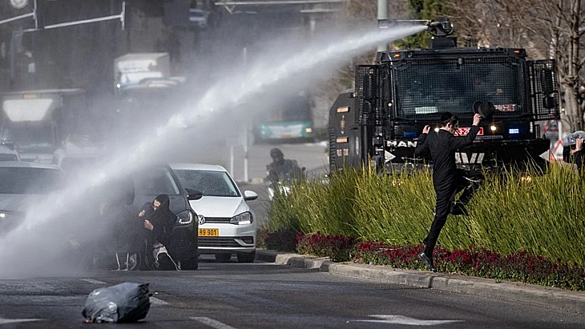 הפגנת חרדים בירושלים, נגד הכוונה לבצע נתיחה בגופות התינוקות שנספו באסון