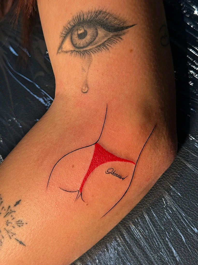 הקעקוע החדש של מאי ערב