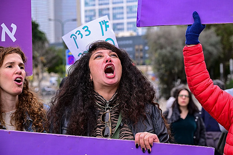 שי-לי עטרי מחוץ לבית המשפט