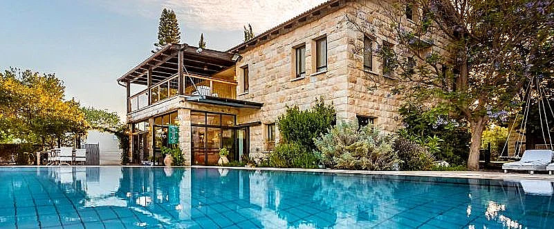 הבריכה של מלון גרנד ויסטה