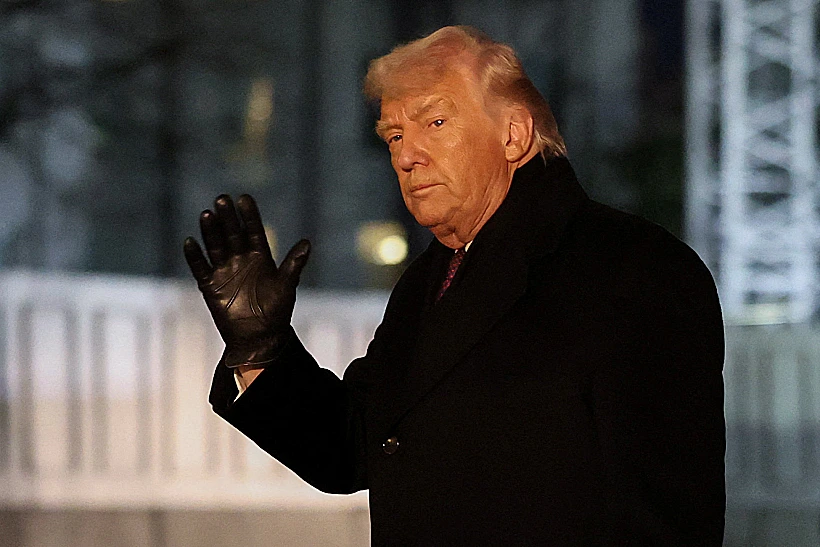 נשיא ארה"ב דונלד טראמפ חוזר לוושינגטון מדאבוס