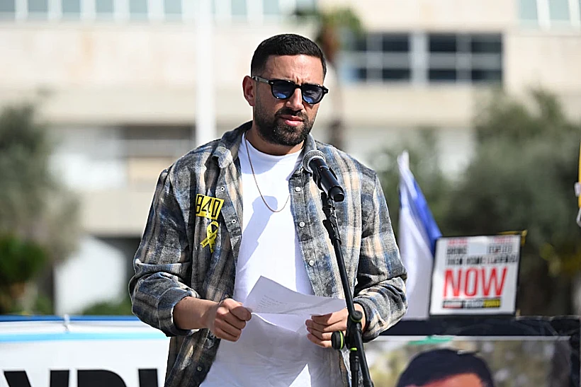 שגב כלפון בקבלת שבת בכיכר החטופים