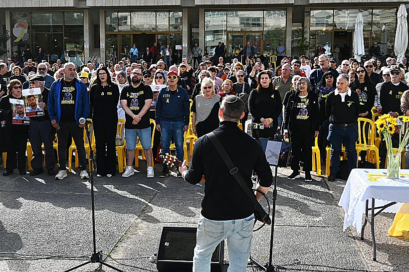 קבלת שבת בכיכר החטופים