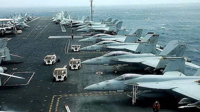 נושאת המטוסים Uss Lincoln