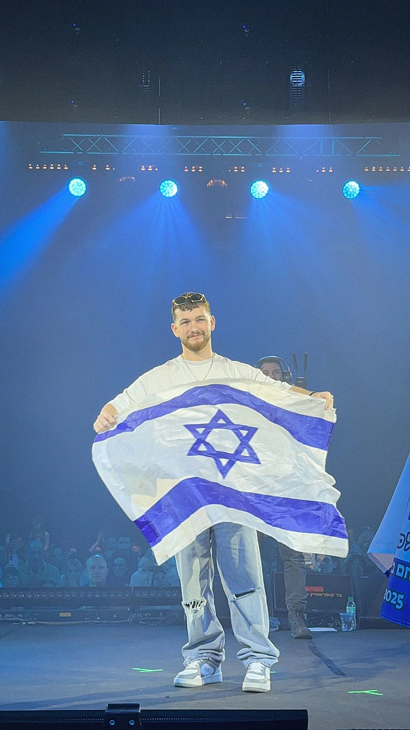 בר קופרשטיין בהופעה של התקווה 6