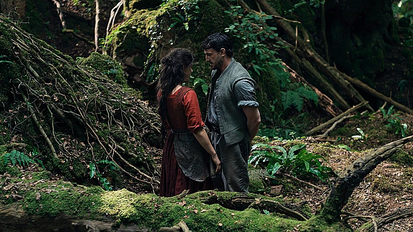 ג'סי באקלי ופול מסקל ב"המנט"