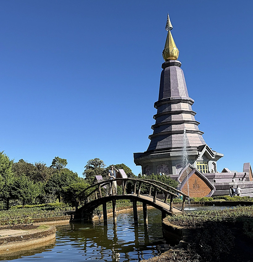 Phra Mahathat Naphaphonphumisiri (הפגודה של המלכה) תאילנד צ'אנג מאי