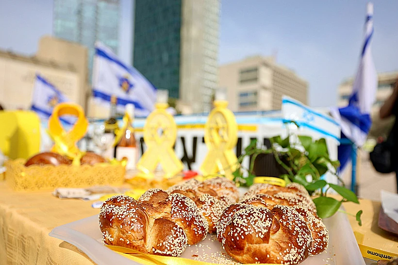 קבלת שבת אחרונה בכיכר החטופים