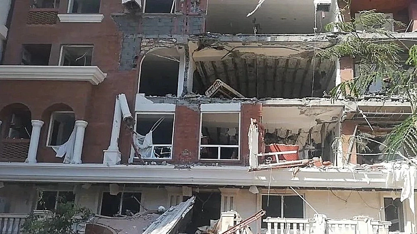 זירת הפיצוץ בנמל בנדר עבאס שבאיראן