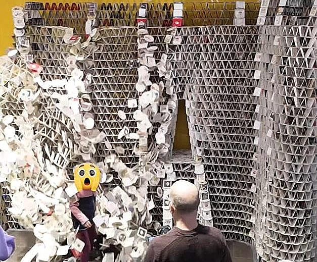 הילדה שהפילה מגדל