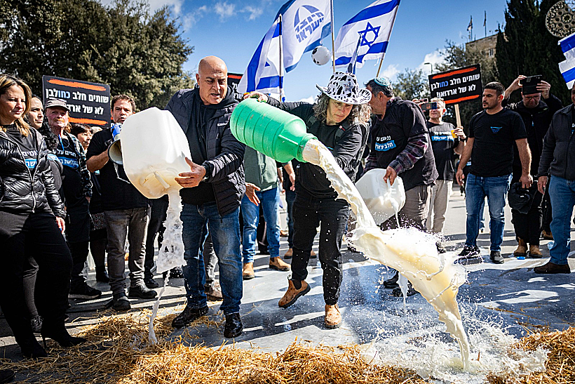 מחאת הרפתנים נגד רפורמת החלב מחוץ לכנסת