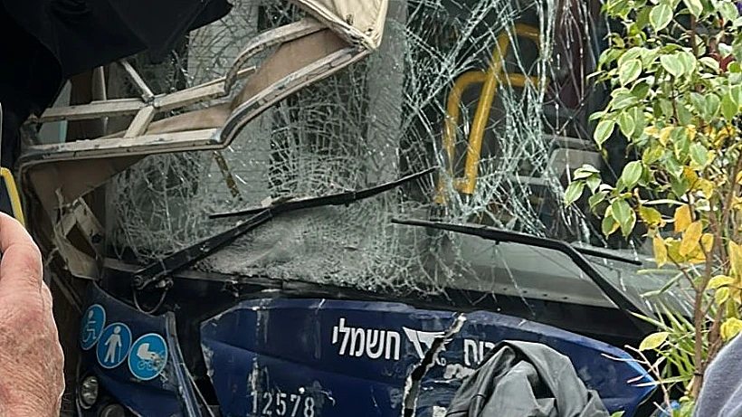 האוטובוס שהתנגש בבניין ברמת גן
