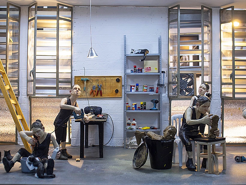 2025ורד אהרונוביץ, חומות חמר, 2025 - מתוך תערוכת עולמות זעירים במוזיאון תל אביב לאמנות