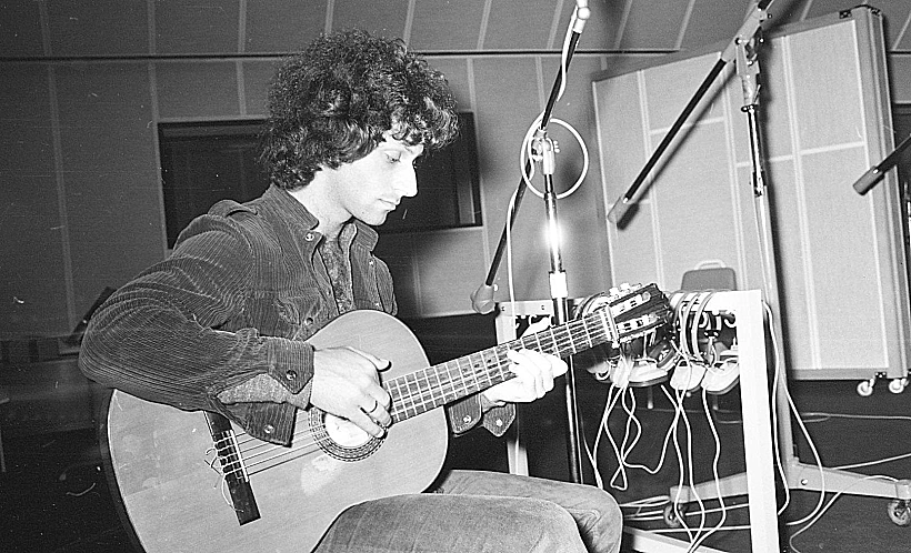 מתי כספי מופיע בפני חיילי צה"ל, 1972