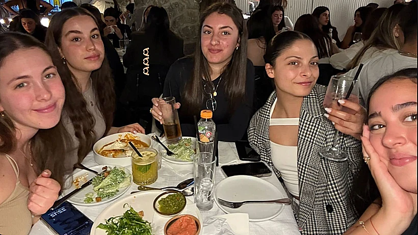 התצפיתניות שורדות השבי חוגגות יום הולדת 21 ללירי אלבג