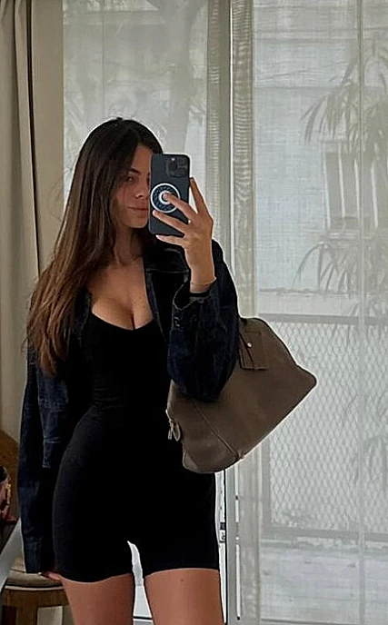 סשה, החברה של עומר אדם