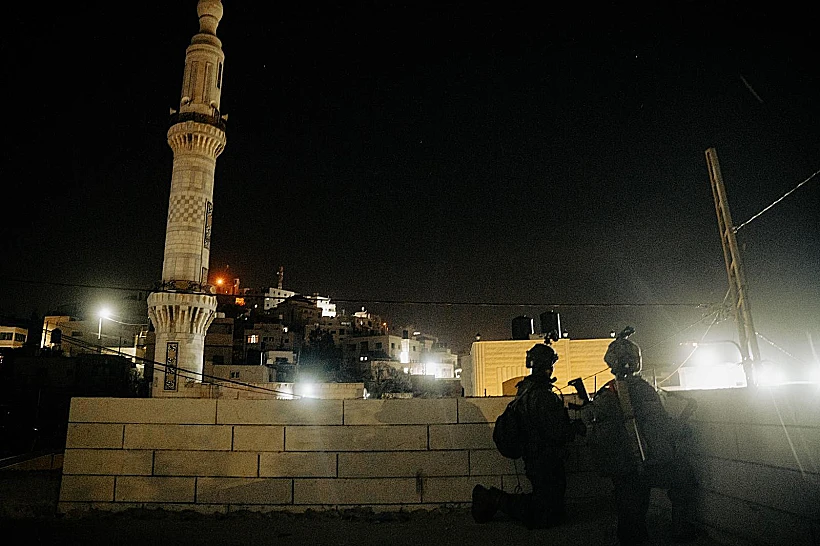 כוחות צה"ל בכפר אל-מוע'ייר בבנימין