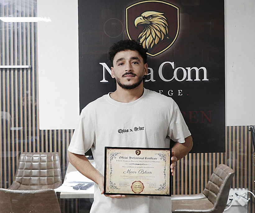 בוגר המכללה עם תעודת PBSN