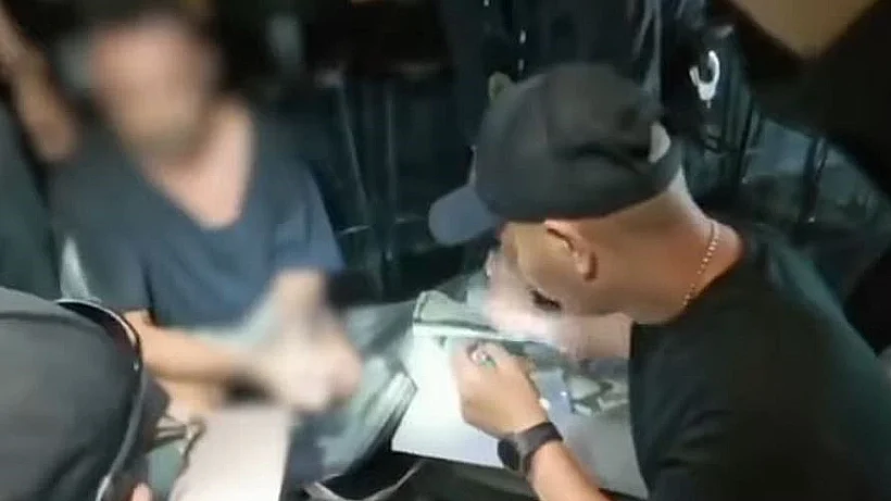 תיעוד מעצרו של שי אלפאסי החשוד בסחר בסמים בתאילנד