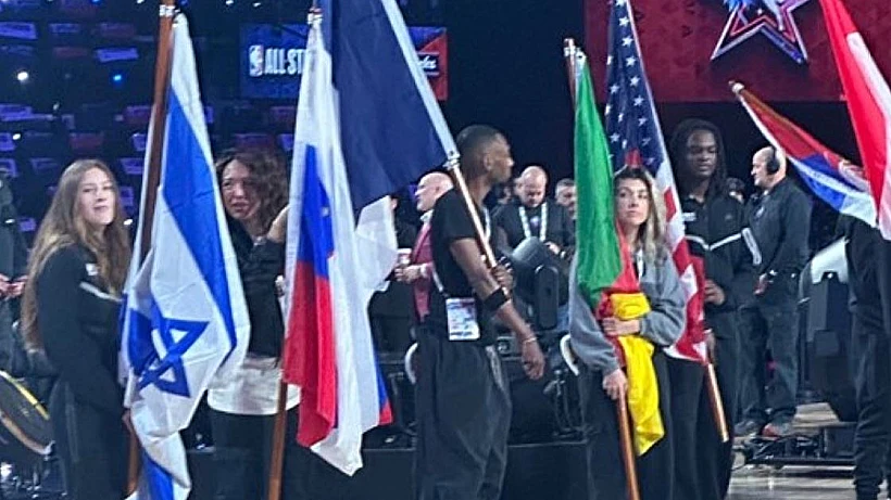 דגל ישראל על הבמה בחזרות למשחק האולסטאר