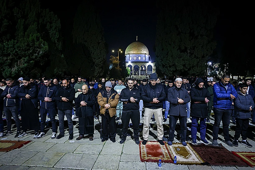 מתפללים בהר הבית לרגל פתיחת חודש הרמדאן