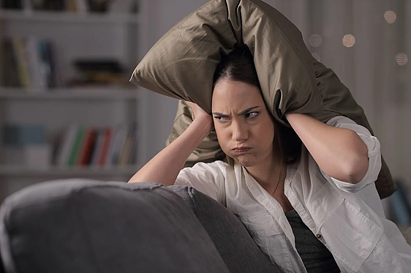 שכנה סובלת מהרעש