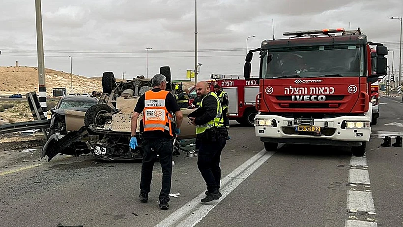 זירת התאונה בכביש 40 סמוך לצומת משאבים בנגב