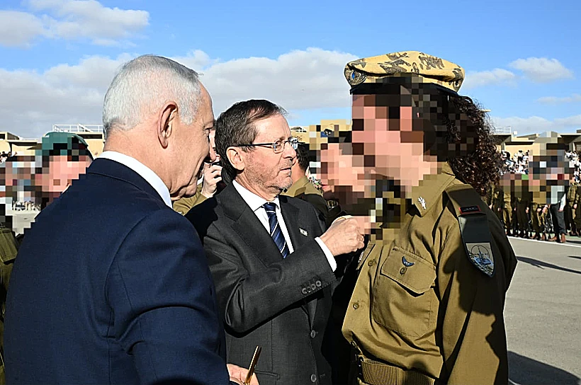 רה"מ נתניהו והנשיא הרצוג בטקס סיום קורס קצינים