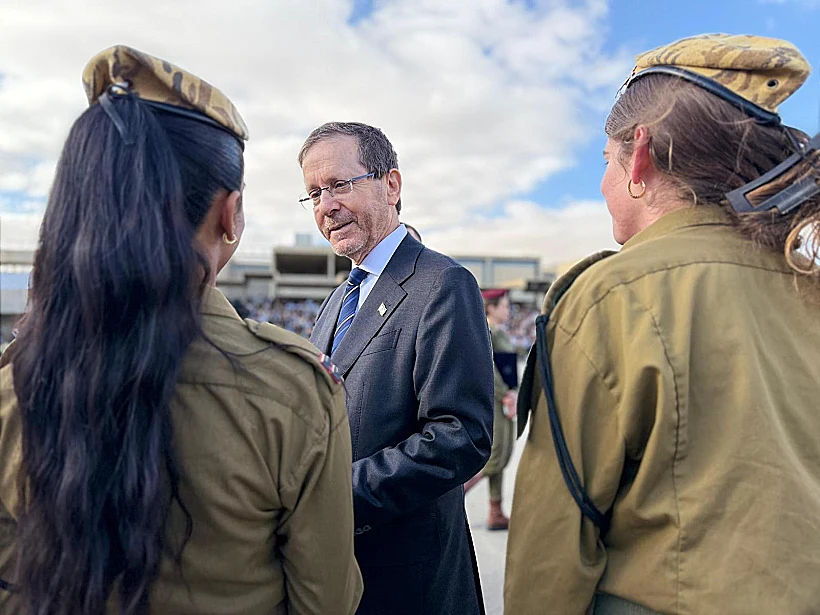 הנשיא כרצוג בטקס סיום קורס קצינים