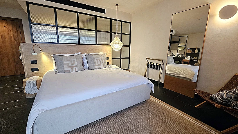 חדר במלון פרא