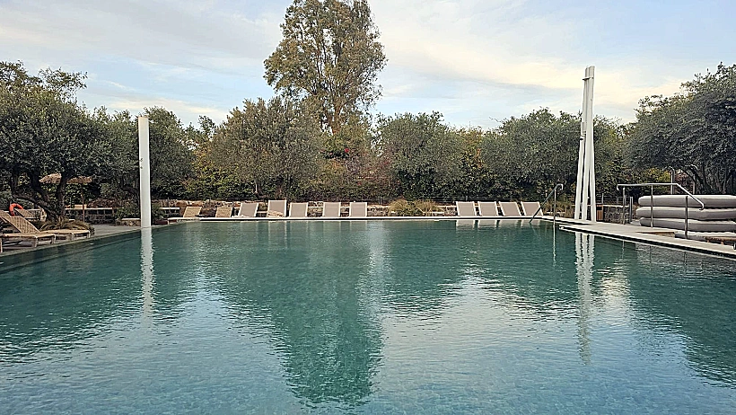 בריכת האינפיניטי במלון פרא