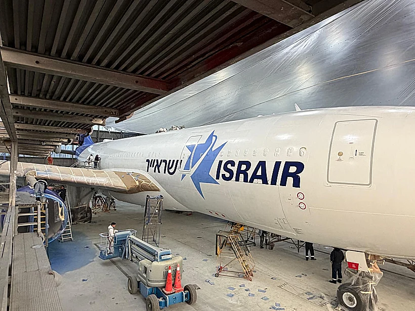 צביעת המטוס החדש של ישראייר