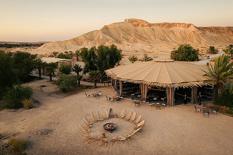 המסעדה העגולה ומתחם טקס האש בריזורט הוולנס "Moa Living"