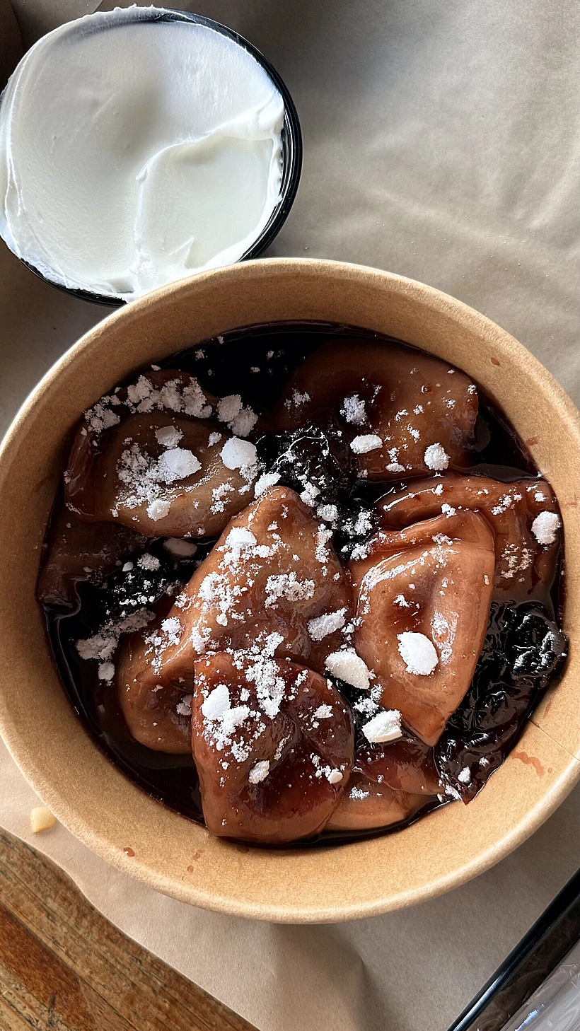 ורניקי דובדבנים ב"שלושת הדובים"